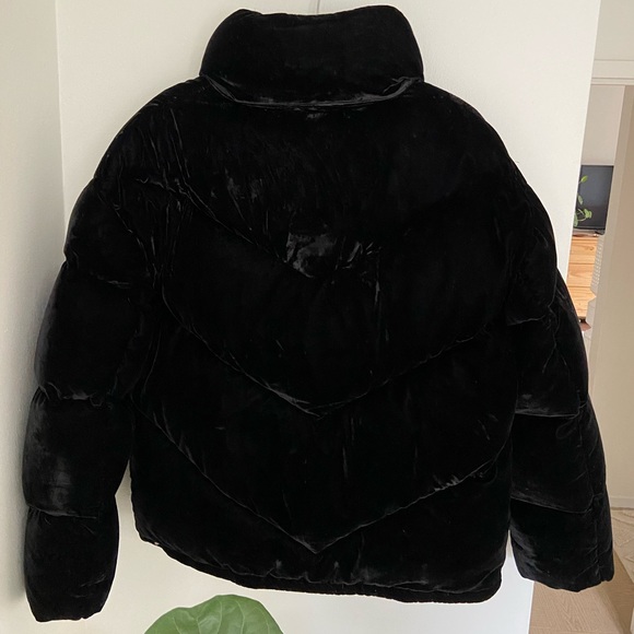 SOLD ON FB MARKETPLACE Aritzia Wilfred The Cloud Puff black velvet puffer jacket - Picture 3 of 10
